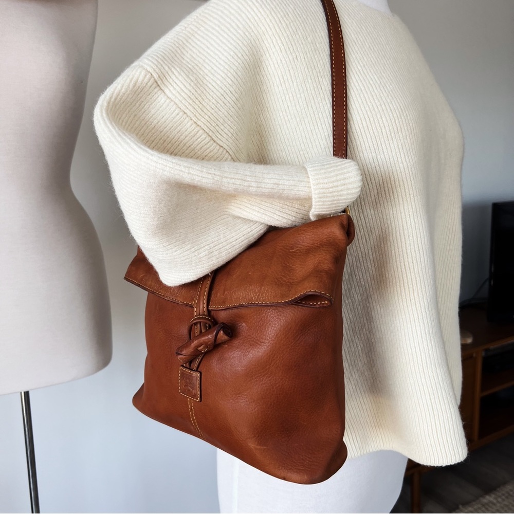 RESTORED VINTAGE DOONEY & BOURKE FLORENTINE TOGGLE LEATHER CROSSBODY BAG - Picture 2 of 14